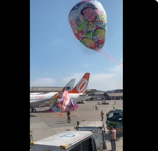 VÍDEO: Balão cai em cima de avião e paralisa atividades em aeroporto