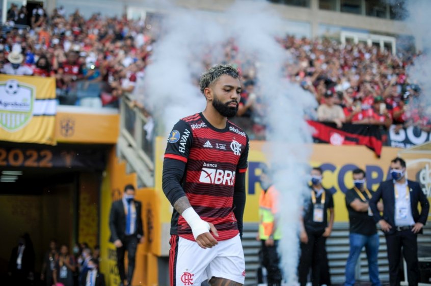 Pênalti não batido por Gabigol na Supercopa causa estranheza no Flamengo