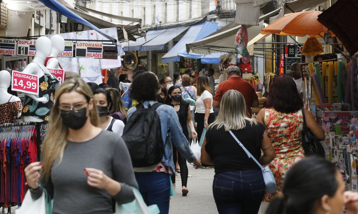Endividamento e inadimplência das famílias natalenses têm alta em fevereiro