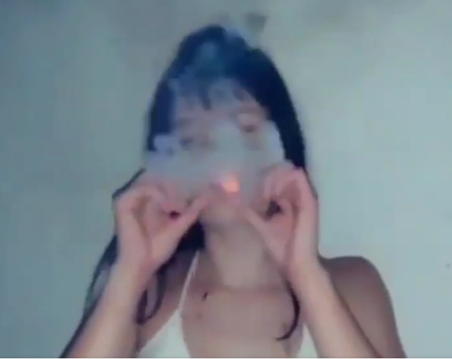Brasileira presa por tráfico na Tailândia fez postagens com cigarros de maconha e contra Bolsonaro
