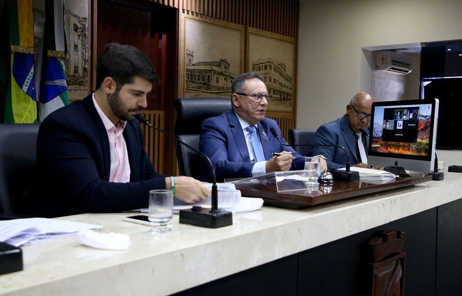 Câmara de Natal pede informações ao TCE sobre contas de Carlos Eduardo não julgadas e que podem deixá-lo inelegível