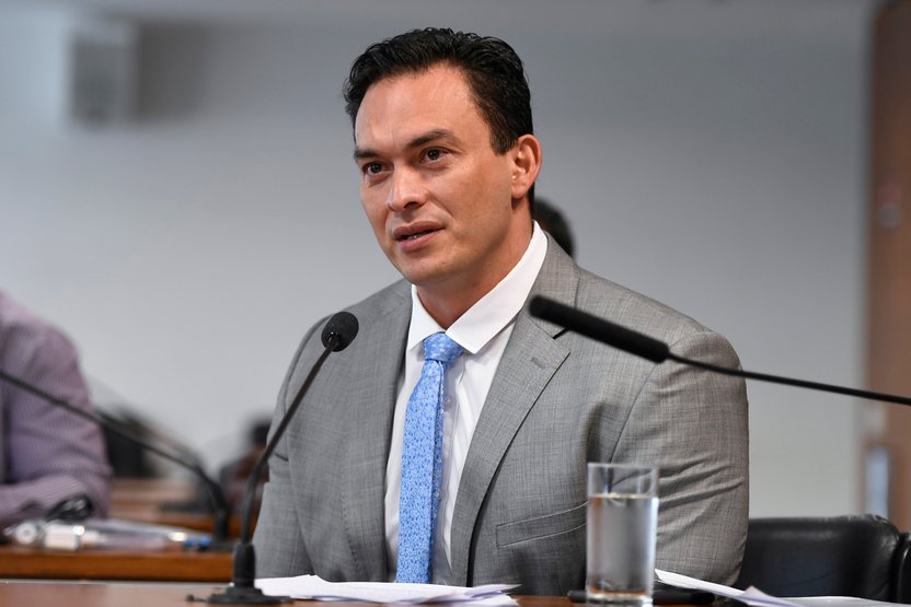 "Não, meu caro Flávio, quem soltou Lula foi Jair Bolsonaro", diz Senador do RN na Folha