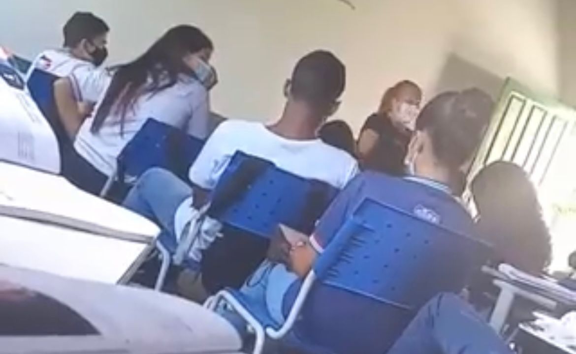 VÍDEO: Professora diz em aula que todos os bolsonaristas apoiam o nazismo e matam negros e gays