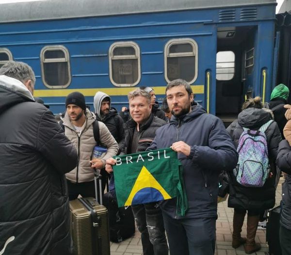 Bolsonaro diz que 37 brasileiros chegaram à embaixada da Romênia vindos de Kiev