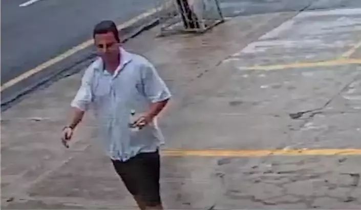 Homem finge ser religioso, entra em loja para fazer oração e furta celular