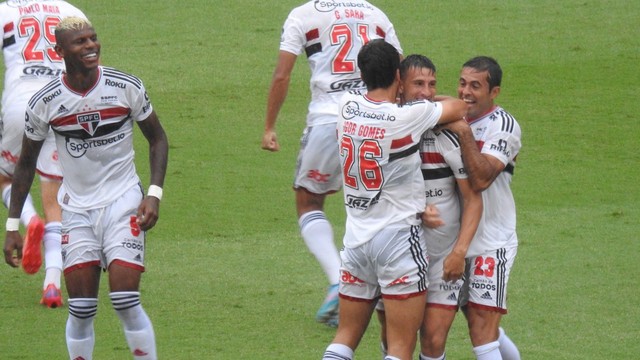 Na estreia do novo técnico, Corinthians é derrotado para o São Paulo