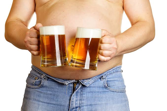 Consumo diário de cerveja diminui tamanho do cérebro, diz estudo
