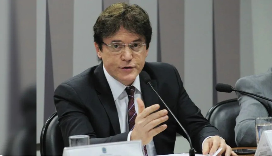 Após anos no comando, Robinson Faria deixa presidência do PSD no RN