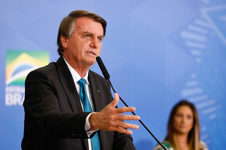 Bolsonaro diz que Queiroga vai decretar 'fim da pandemia' no mês que vem