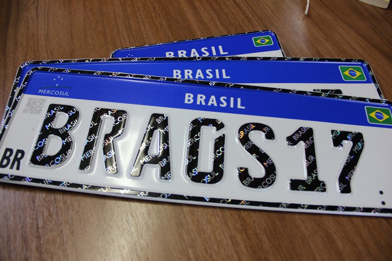 Placa Mercosul deve mudar em 2022 sob pressão de Detrans e fabricantes