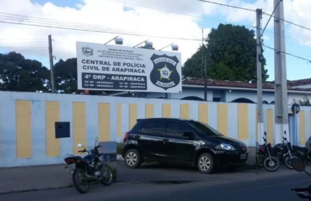 Homem é preso após ser flagrado fazendo sexo com égua em praça pública; “Melhor que roubar”, disse ele aos policiais
