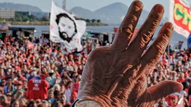 No Instagram, PT corta imagem de relógio de quase R$ 80 mil de Lula
