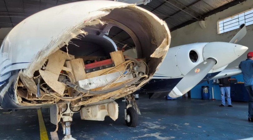 Avião faz pouso de emergência e arrasta de bico pela pista