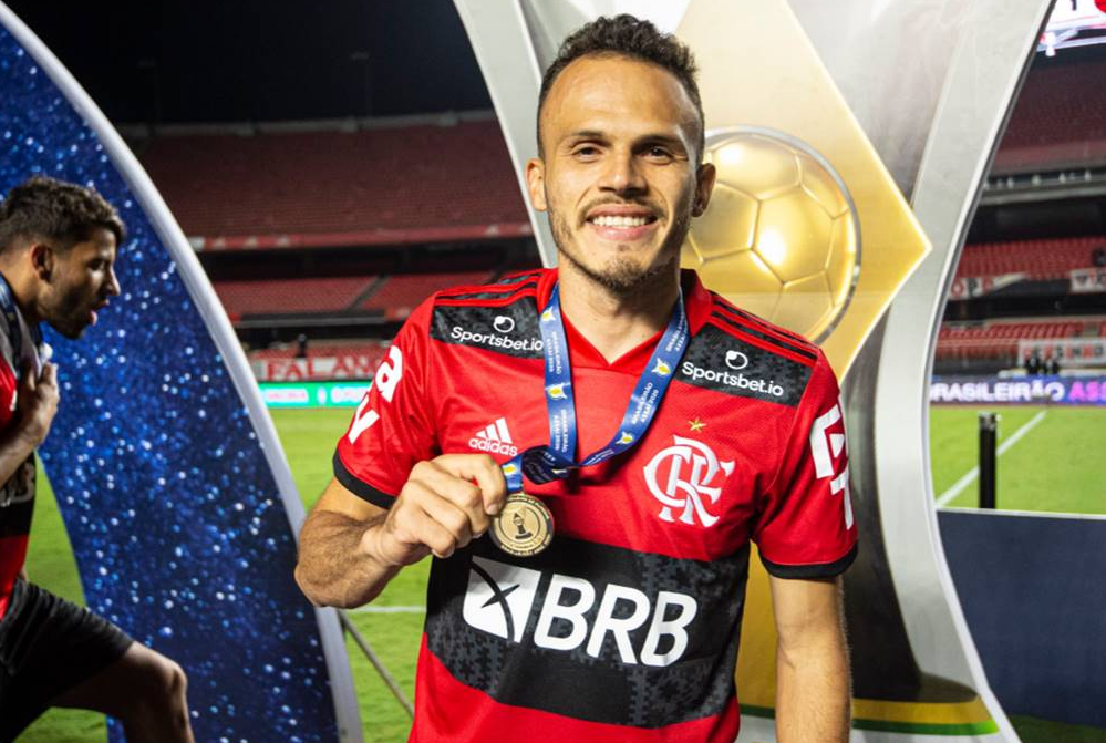 Flamengo anuncia saída de jogador multicampeão pelo clube; destino é outro clube da Série A