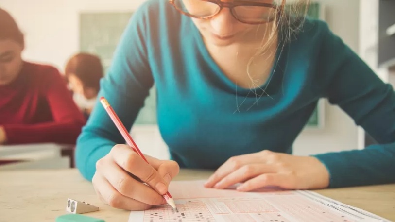 Concursos públicos oferecem 26,5 mil vagas com salários de até R$ 22,6 mil; confira