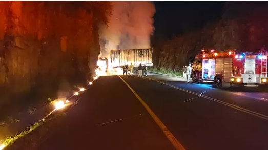 VÍDEO: Criminosos fortemente armados atacam batalhão da PM, fazem reféns e deixam 2 policiais feridos