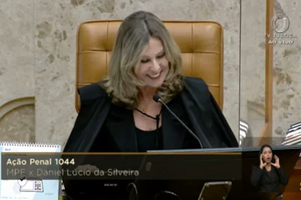 VÍDEO: Vice-PGR ri ao ler frases de Silveira contra Moraes “Cabeça de ovo”