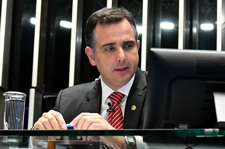 Perdão de Bolsonaro deve ser mantido, defende presidente do Congresso