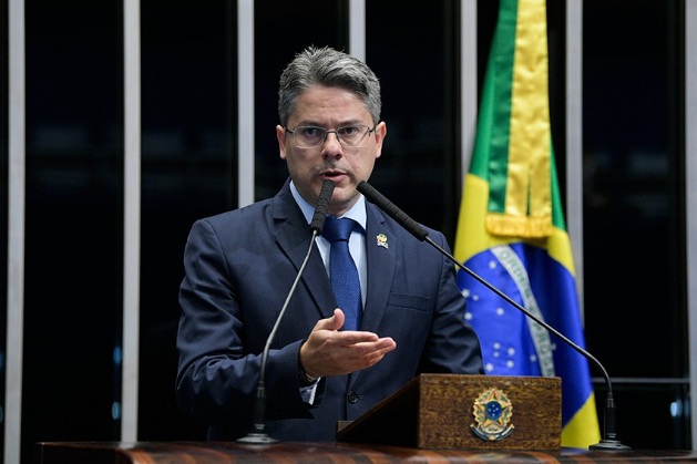 VÍDEO: Web rebate senador e revive vídeo de Rosa Weber defendendo importância do indulto