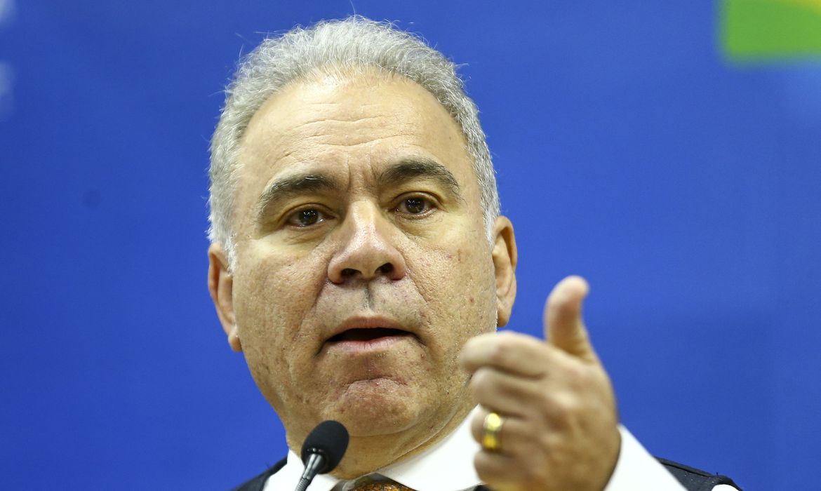 Queiroga oficializa fim de estado de emergência pela Covid