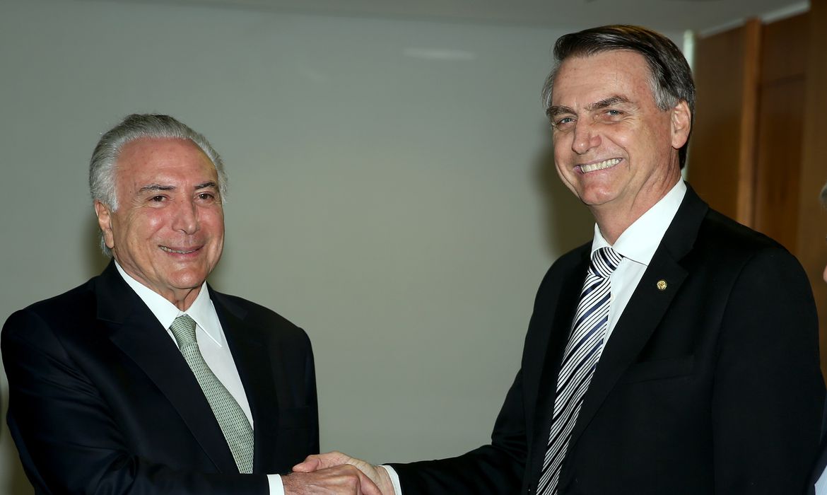 Temer sugere revogar indulto de Daniel Silveira e Bolsonaro responde: "Não"