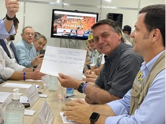 Bolsonaro provoca ex-presidentes: “Outros soltaram bandidos”