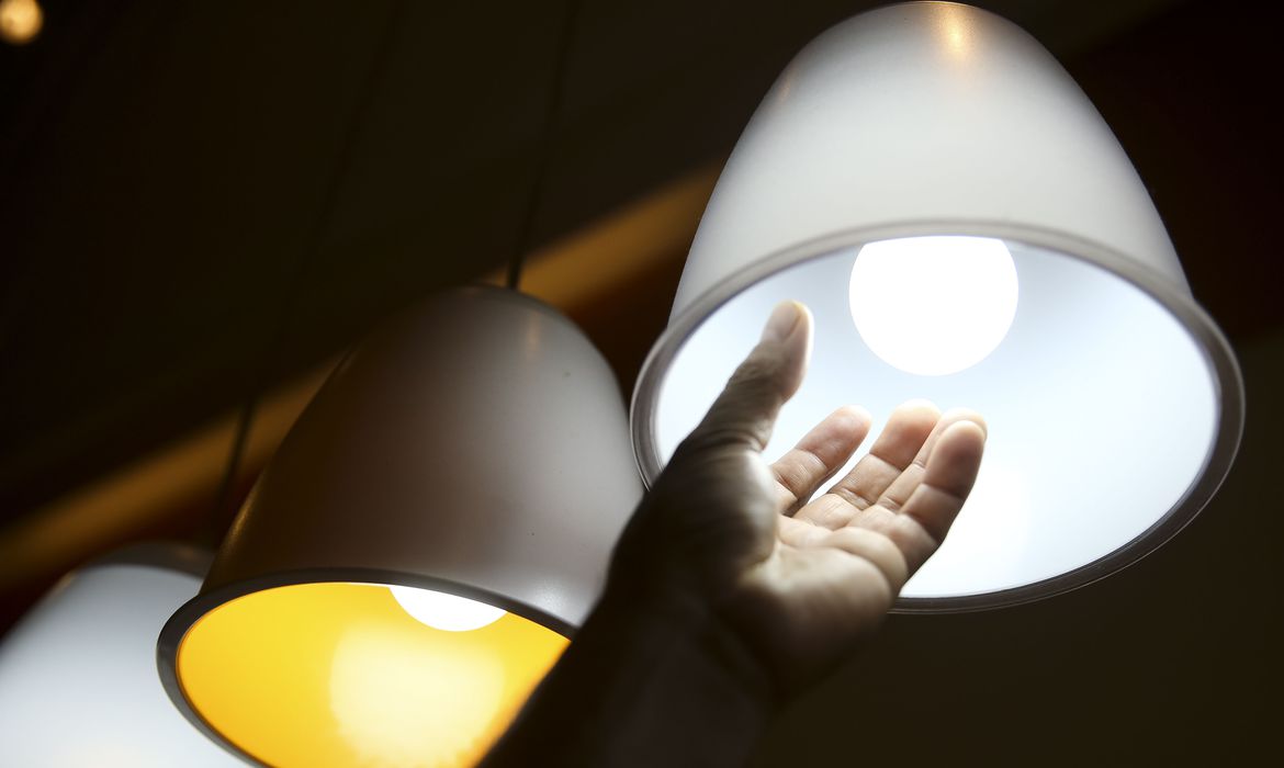 Consumo de energia: 8 dicas para economizar em casa
