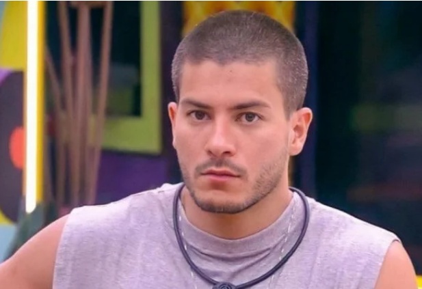 'Falta respeito, não fui eu que escolhi ganhar', diz Arthur Aguiar sobre rejeição de colegas do BBB