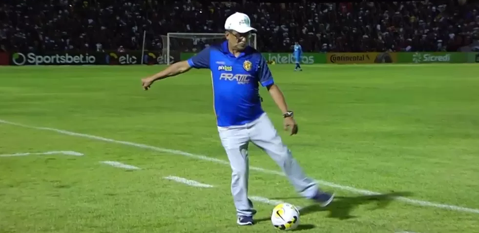 VÍDEO: Francisco Diá faz gracinha com a bola em jogo contra o Flamengo e viraliza na internet