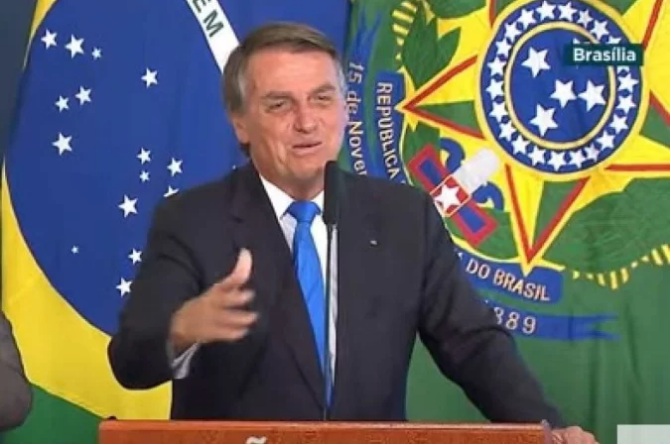 Bolsonaro diz para DiCaprio 'ficar de boca fechada' sobre preservação ambiental no Brasil