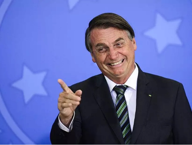 Bolsonaro chama Anitta de “adolescente” após críticas sobre Amazônia