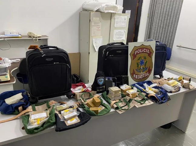 Polícia Federal apreende 77 quilos de ouro avaliados em R$ 23 milhões em avião particular