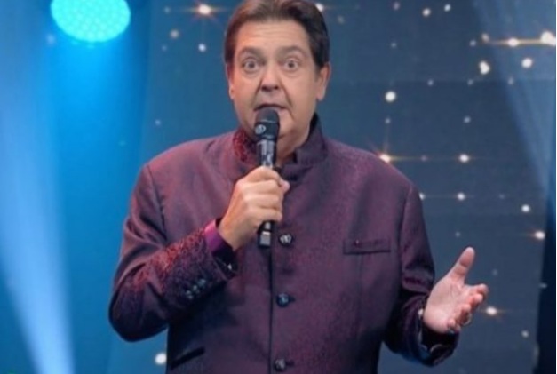 VÍDEO: Faustão detona equipe após gafe em programa ao vivo
