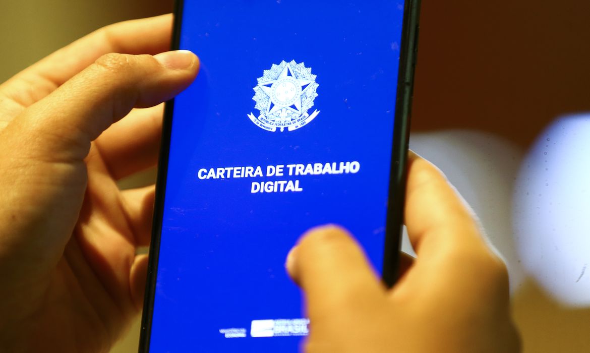 Regra da reforma trabalhista reduziu desemprego em 1,7 ponto, diz estudo