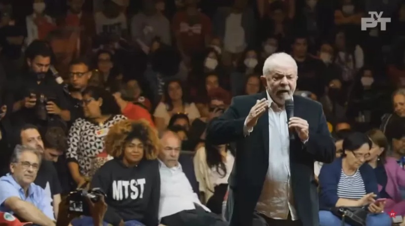 'Matei de inveja porque saí na capa da Time', diz Lula sobre adversários