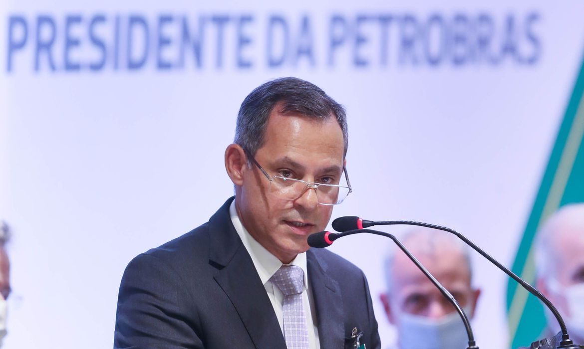 Presidente da Petrobras diz que empresa manterá política de preços