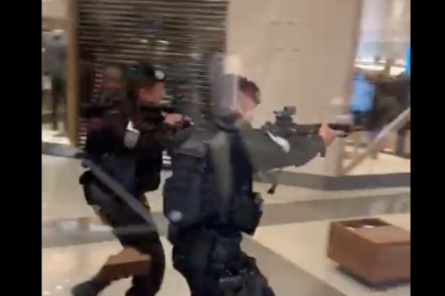 Assalto em Shopping: vídeos mostram pânicos de clientes com tiroteio