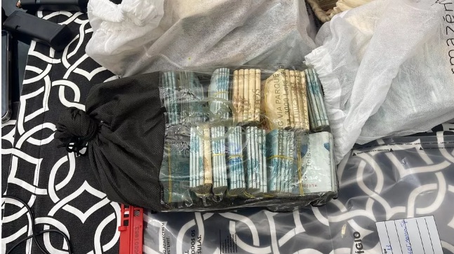 Operação apreende quase R$ 2 milhões em casa de delegada