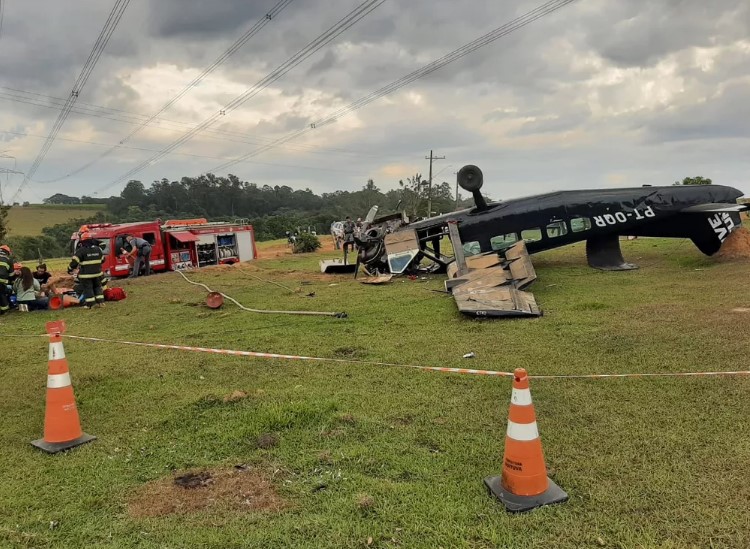 VÍDEO: Queda de avião com paraquedistas mata dois no interior de São Paulo