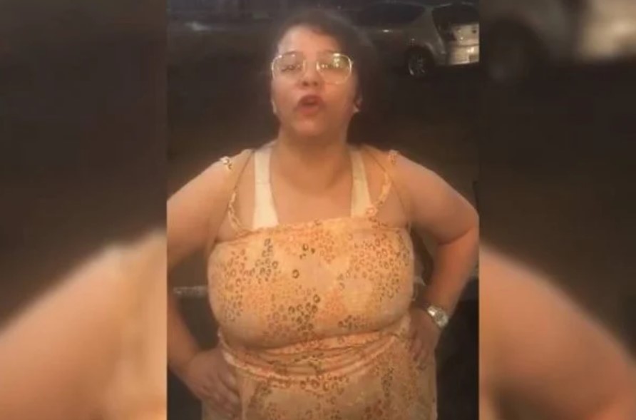 Mulher que xingou empresário de “macaco” tem esquizofrenia, afirma defesa