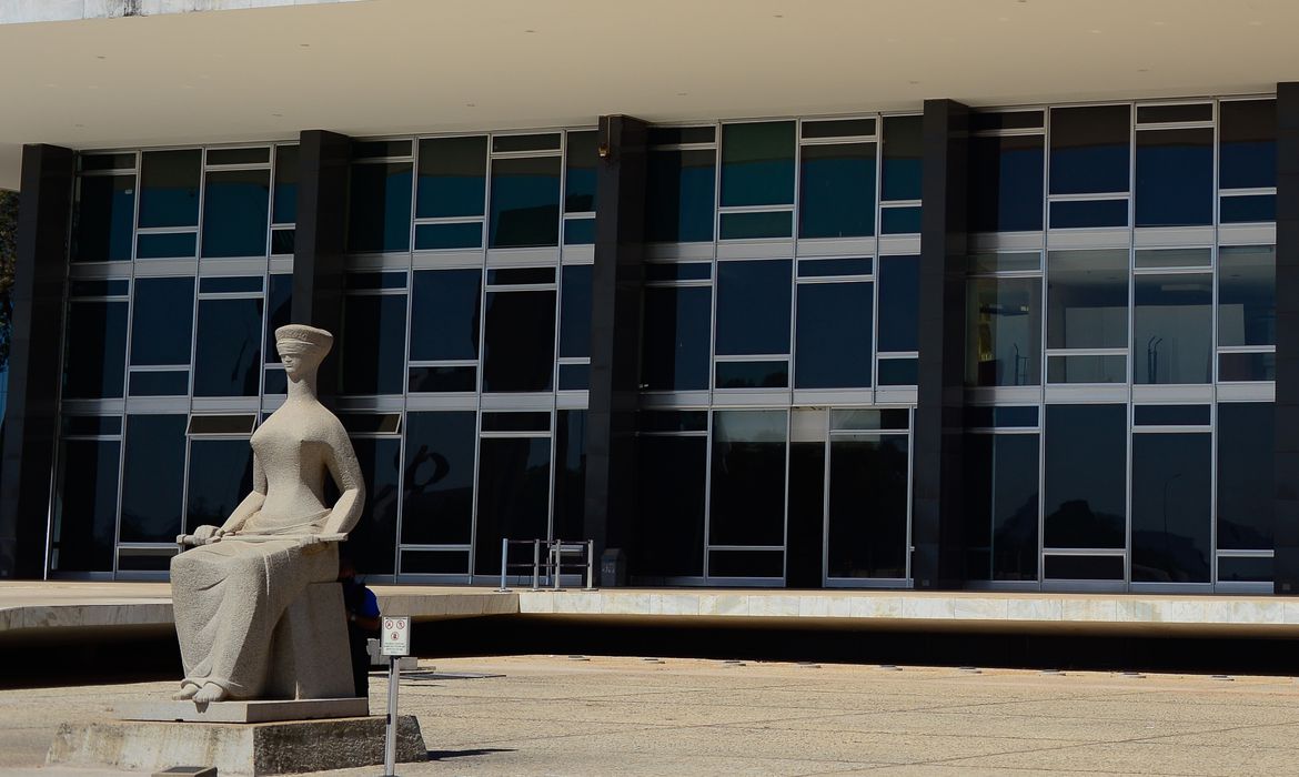 Unanimidade: STF amplia para 180 dias licença a servidores pais solo