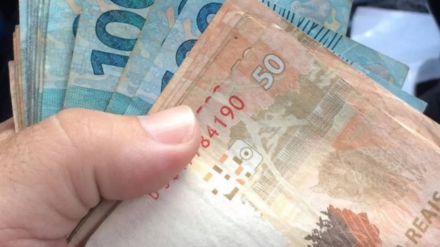 Saque extraordinário de até R$ 1 mil do FGTS pode ser feito neste sábado; veja quem tem direito