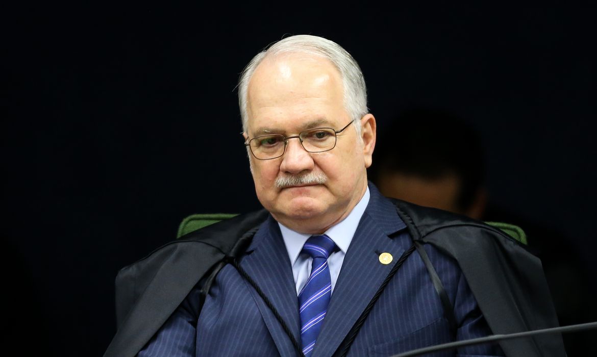 Fachin defende urna eletrônica e rechaça “aventuras autoritárias”