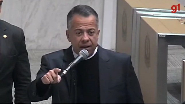 Deputado diz que vai colocar cabresto na boca de parlamentar negra