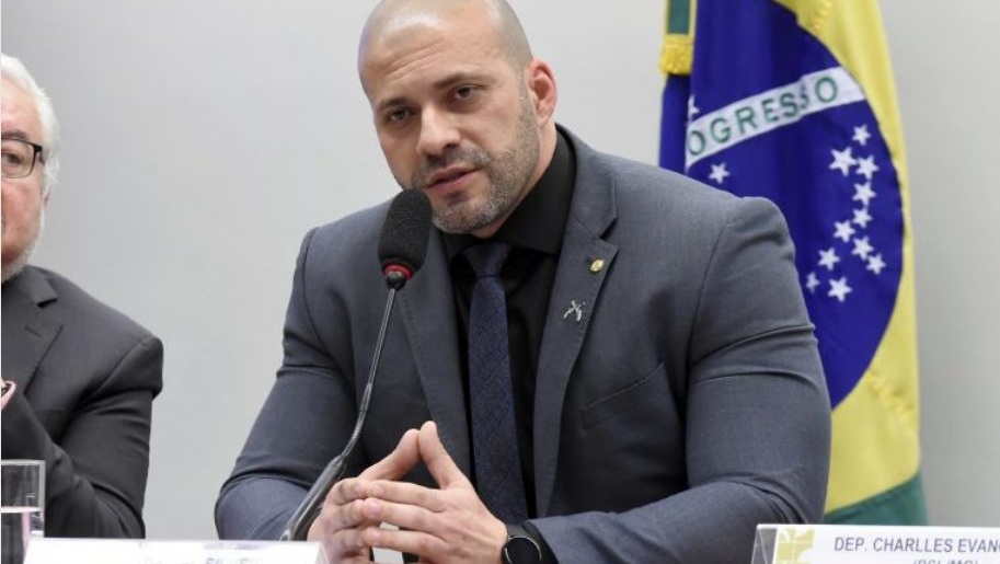 Daniel Silveira diz já ter retirado tornozeleira e que Justiça 'não faz mais nada'