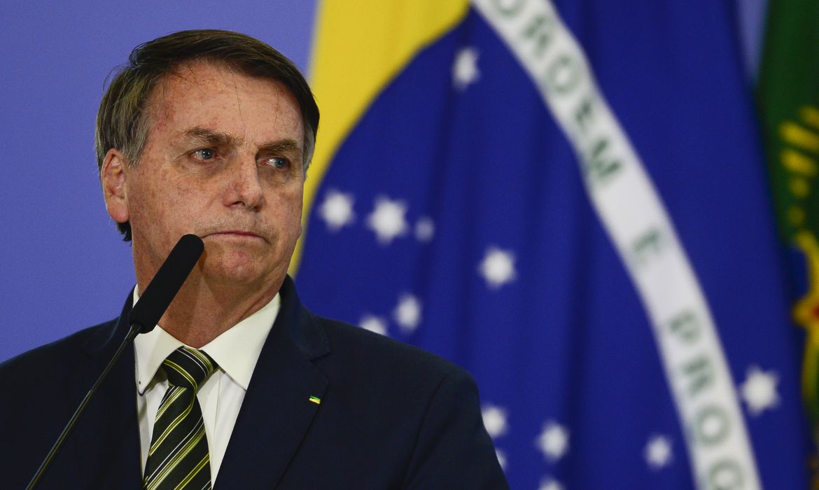 Bolsonaro associa Fachin ao MST e diz que ele quer ver Lula presidente