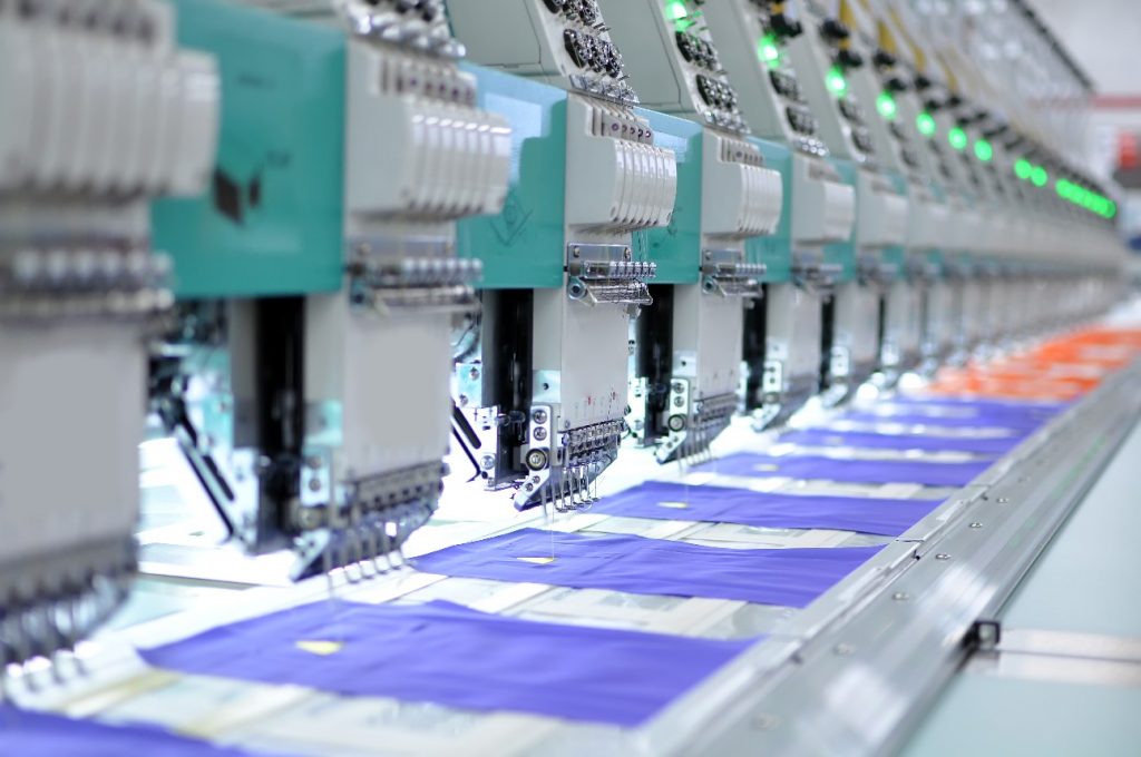 Emprego, faturamento e horas trabalhadas caem em abril, mostra Indicadores Industriais