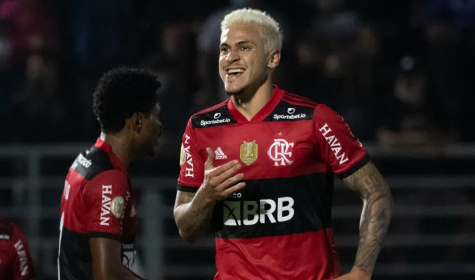 Flamengo avalia ouvir propostas para vender craque do time