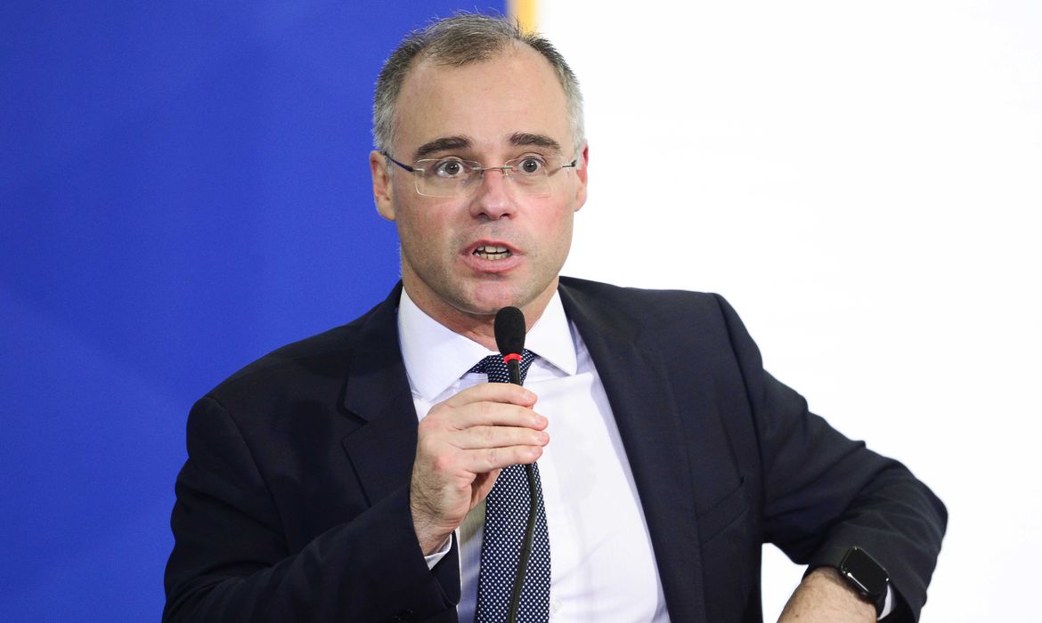 STF: André Mendonça dá 5 dias para que Petrobras explique reajustes do preço do combustível