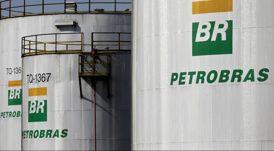 Ações da Petrobras caem com troca de comando